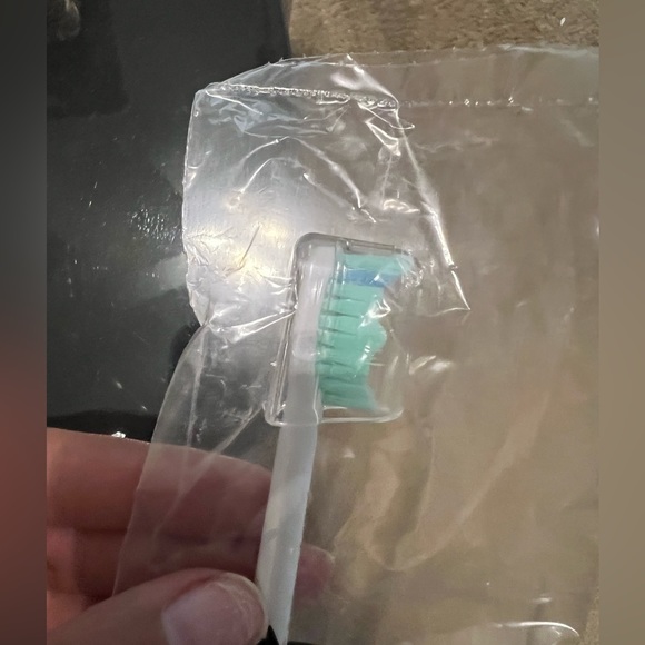 Philips sonicare replacement toothbrush heads, 4 sealed, E Series - Picture 5 of 5